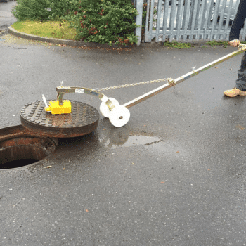 magnetic manhole lifter 2